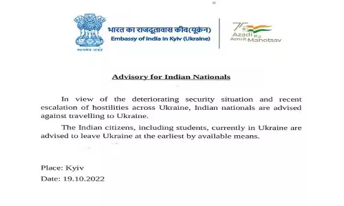 వీలైనంత త్వరగా అక్కడి నుండి వచ్చేయండి