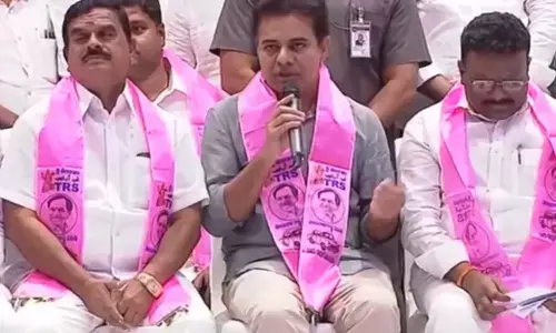 swami gowd, sravan, ktr, trs