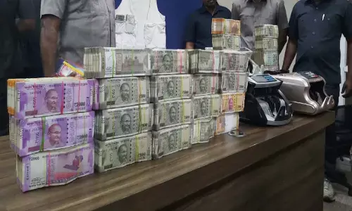 1.10 కోట్ల హవాలా నగదు స్వాధీనం