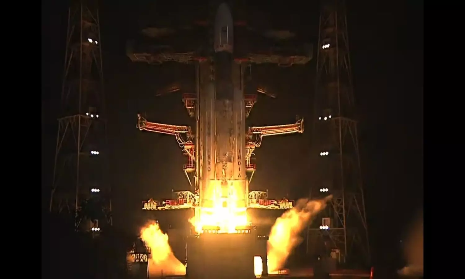 ఇస్రో చేపట్టిన ఎల్‌వీఎం-3 ప్రయోగం సక్సెస్