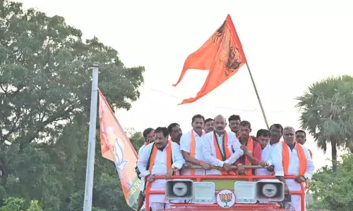 దీపావళి రోజూ ఆగని ప్రచారం