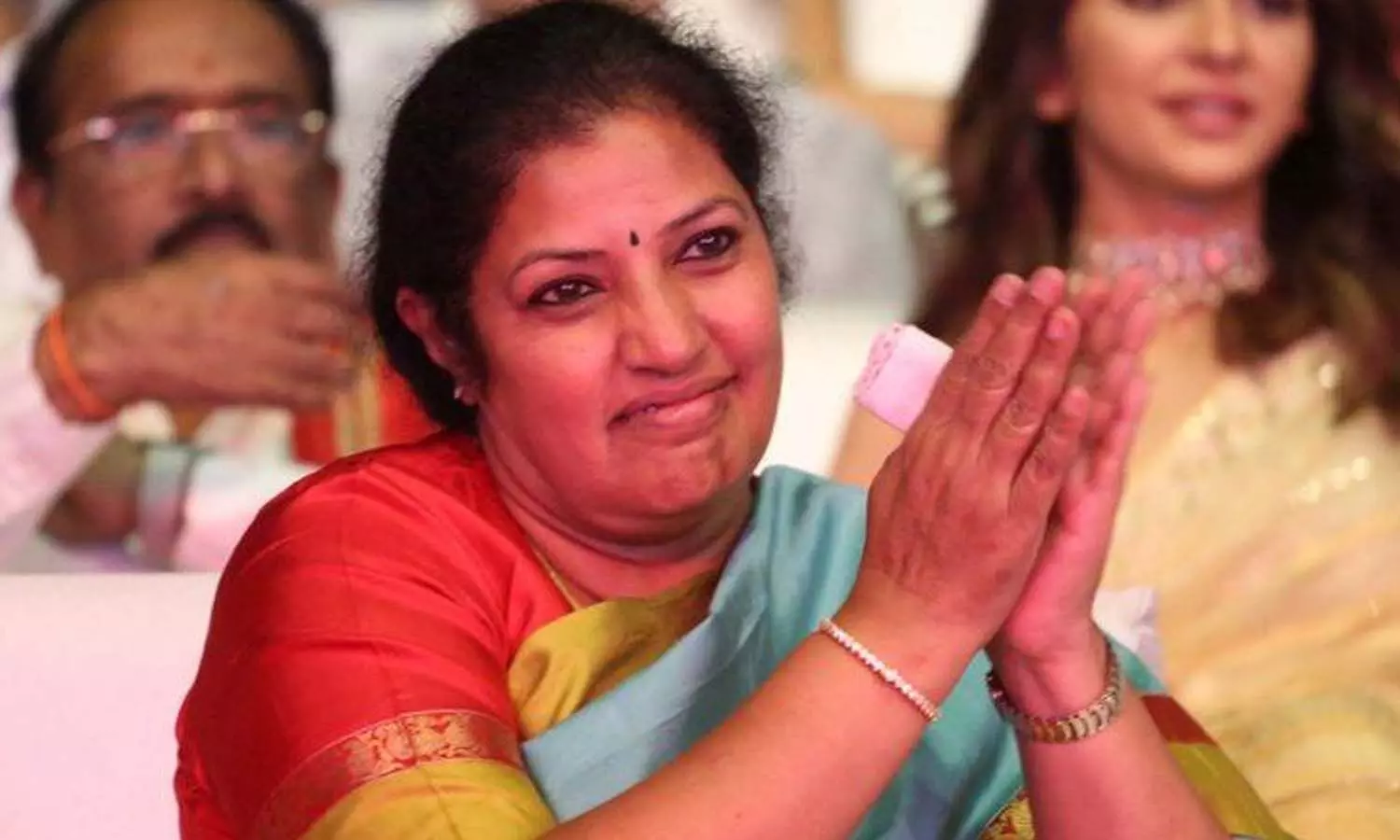 చిన్నమ్మ అడ్డంకిగా మారిందా?