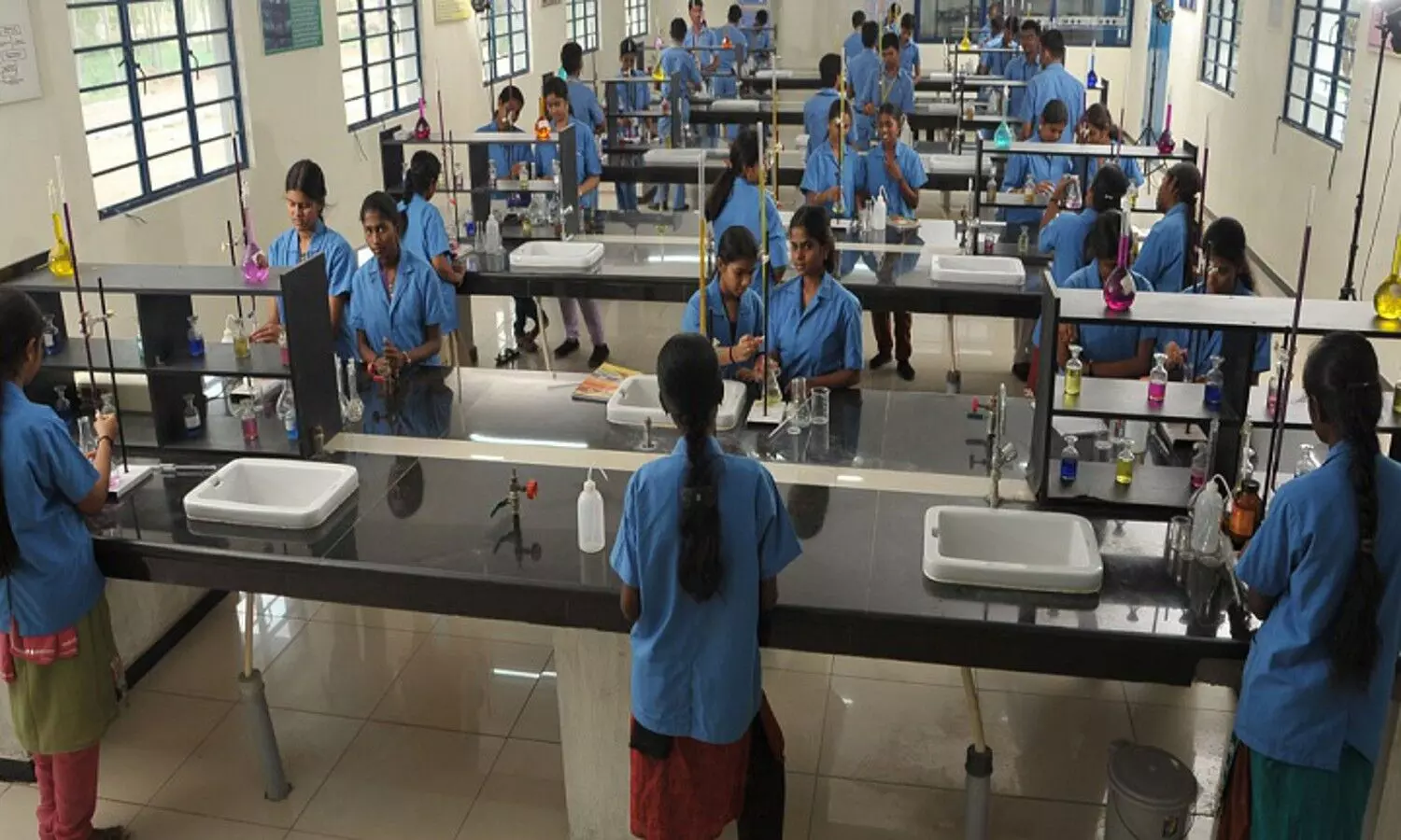 తెలంగాణలో ఇంజనీరింగ్, ఫార్మసీ తరగతుల ప్రారంభం ఎప్పుడంటే..? తెలంగాణలో ఇంజనీరింగ్, ఫార్మసీ తరగతుల ప్రారంభం ఎప్పుడంటే..?