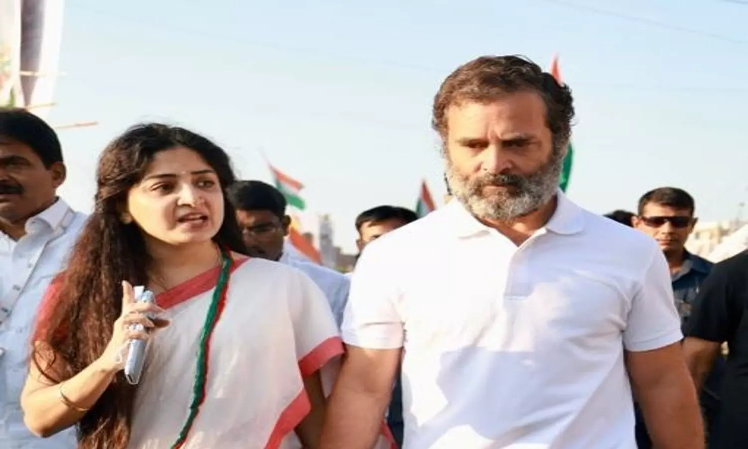 రాహుల్ పాదయాత్రలో హీరోయిన్ పూనమ్ కౌర్ రాహుల్ పాదయాత్రలో హీరోయిన్ పూనమ్ కౌర్