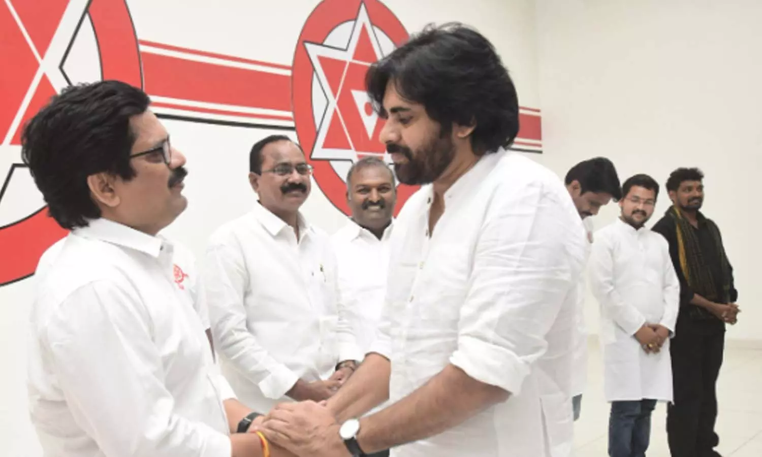 పార్టీ నేతలకు జనసేనాని సన్మానం