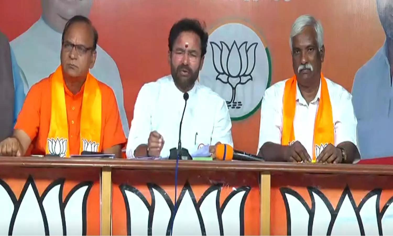 ఆ ఎమ్మెల్యేలు ఏ పార్టీ వారు? ఆ ఎమ్మెల్యేలు ఏ పార్టీ వారు?