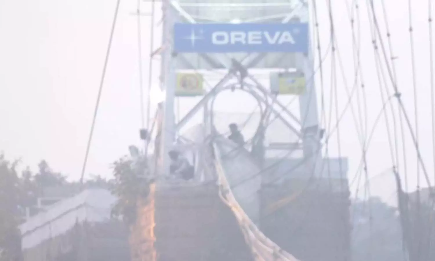 వంతెన నిర్వహణ ఒరెవా కంపెనీది.. నిర్లక్ష్యం దానిదేనా? వంతెన నిర్వహణ ఒరెవా కంపెనీది.. నిర్లక్ష్యం దానిదేనా?