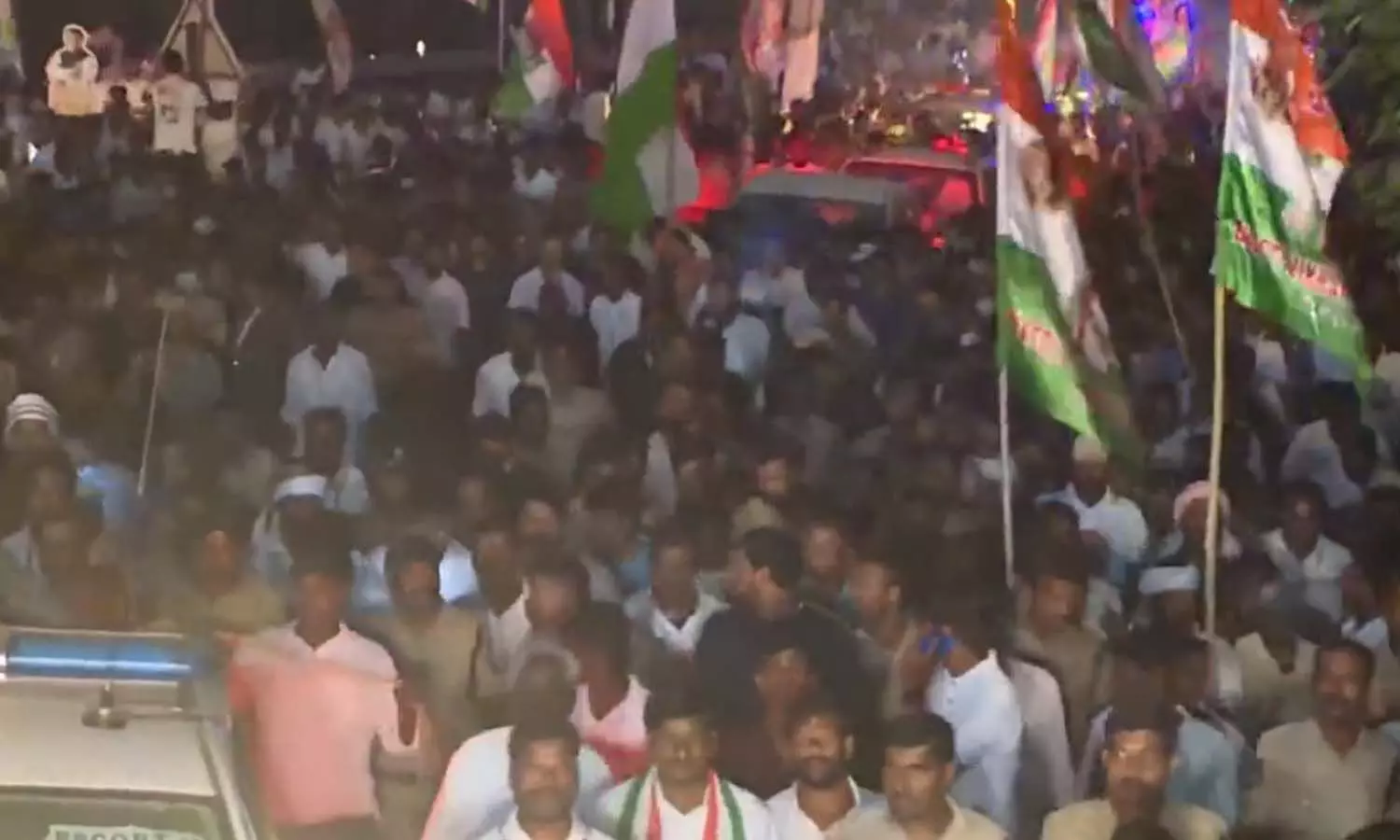 రాహుల్ యాత్రలోకి దూసుకొచ్చిన వ్యక్తి