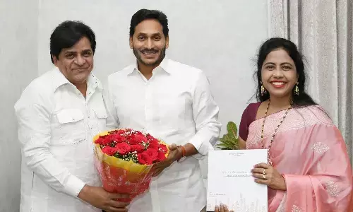 జగన్ ను కలిసిన ఆలీ