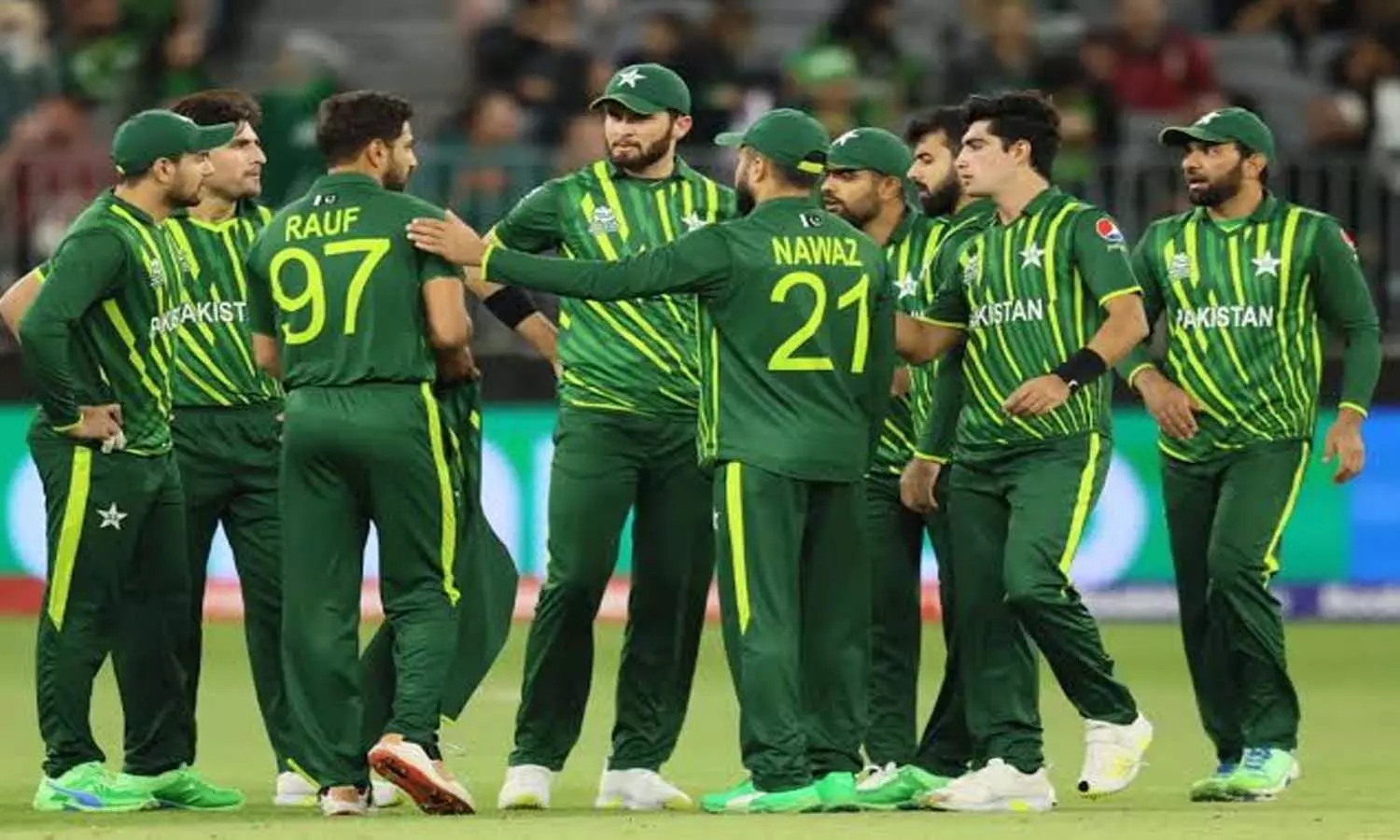 పాక్ కు వర్షం వరమయింది.. దక్షిణాఫ్రికాపై గెలుపు