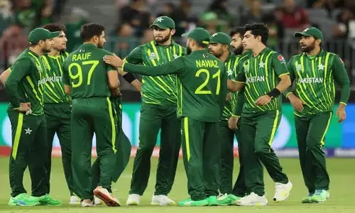 పాక్ కు వర్షం వరమయింది.. దక్షిణాఫ్రికాపై గెలుపు