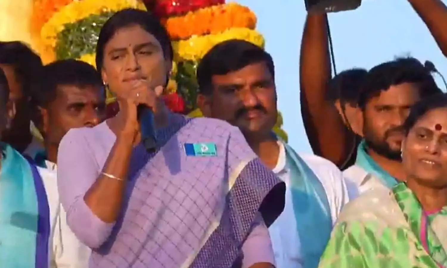 వైఎస్ షర్మిల @ 3000 కి.మీ వైఎస్ షర్మిల @ 3000 కి.మీ