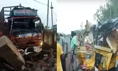 truck hits auto, 7 women killed in road accident