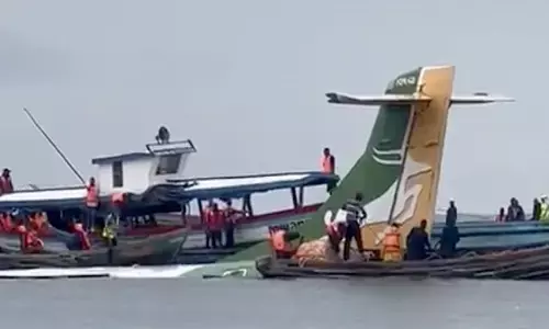 flight crashes in lake , tanzania