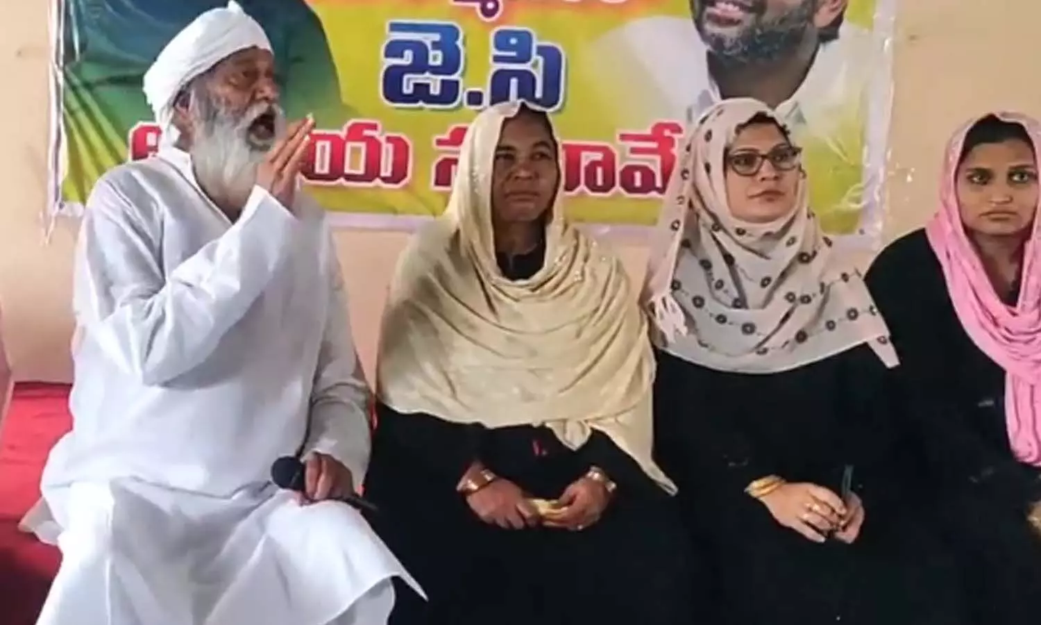 కలెక్టర్ కార్యాలయంలో జేసీ హల్ చల్