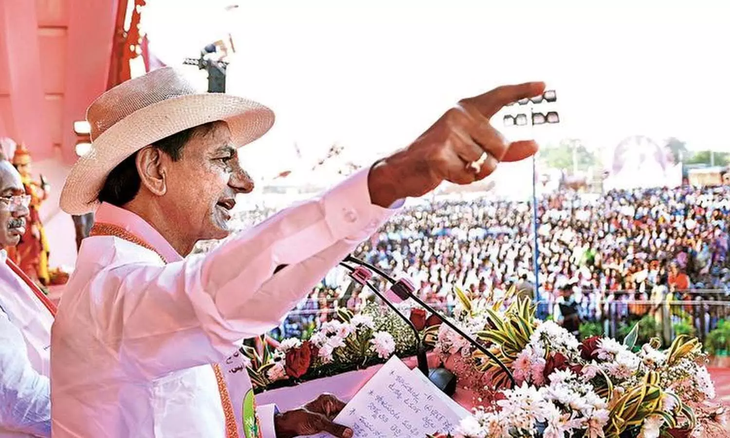 ఈ సిట్టింగ్ లంతా అవుట్... గులాబీ పార్టీ నేతల్లో గుబులు ఈ సిట్టింగ్ లంతా అవుట్... గులాబీ పార్టీ నేతల్లో గుబులు