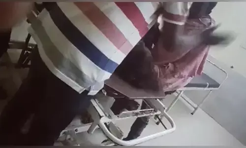 doctor beats patient in hospital, chattisgarh govt hospital