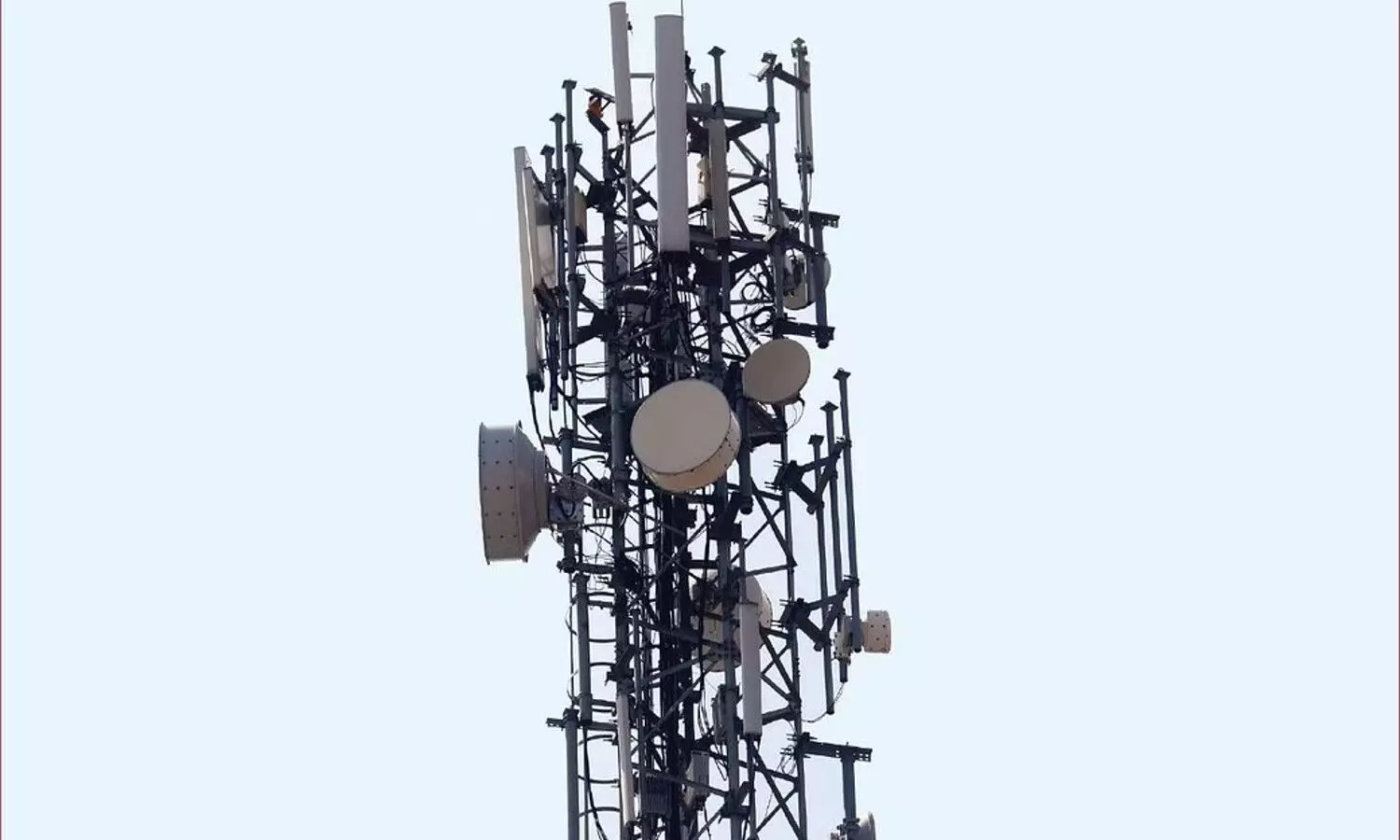 సెల్ టవర్ ను ఎత్తుకెళ్లారు.. ఎలా తెలిసిందంటే..?