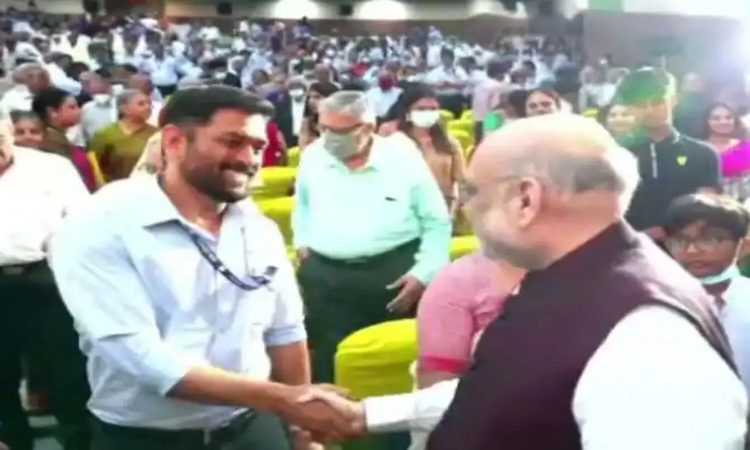 ఆ ఒక్క ధోని ఫోటో.. సోషల్ మీడియాలో చేస్తోంది భారీ రచ్చ