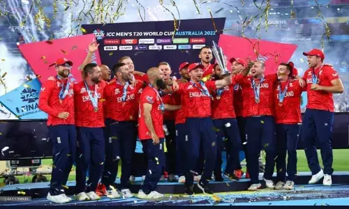 టీ 20 వ‌ర‌ల్డ్ క‌ప్ ట్రోఫీ విజేత‌గా ఇంగ్లండ్