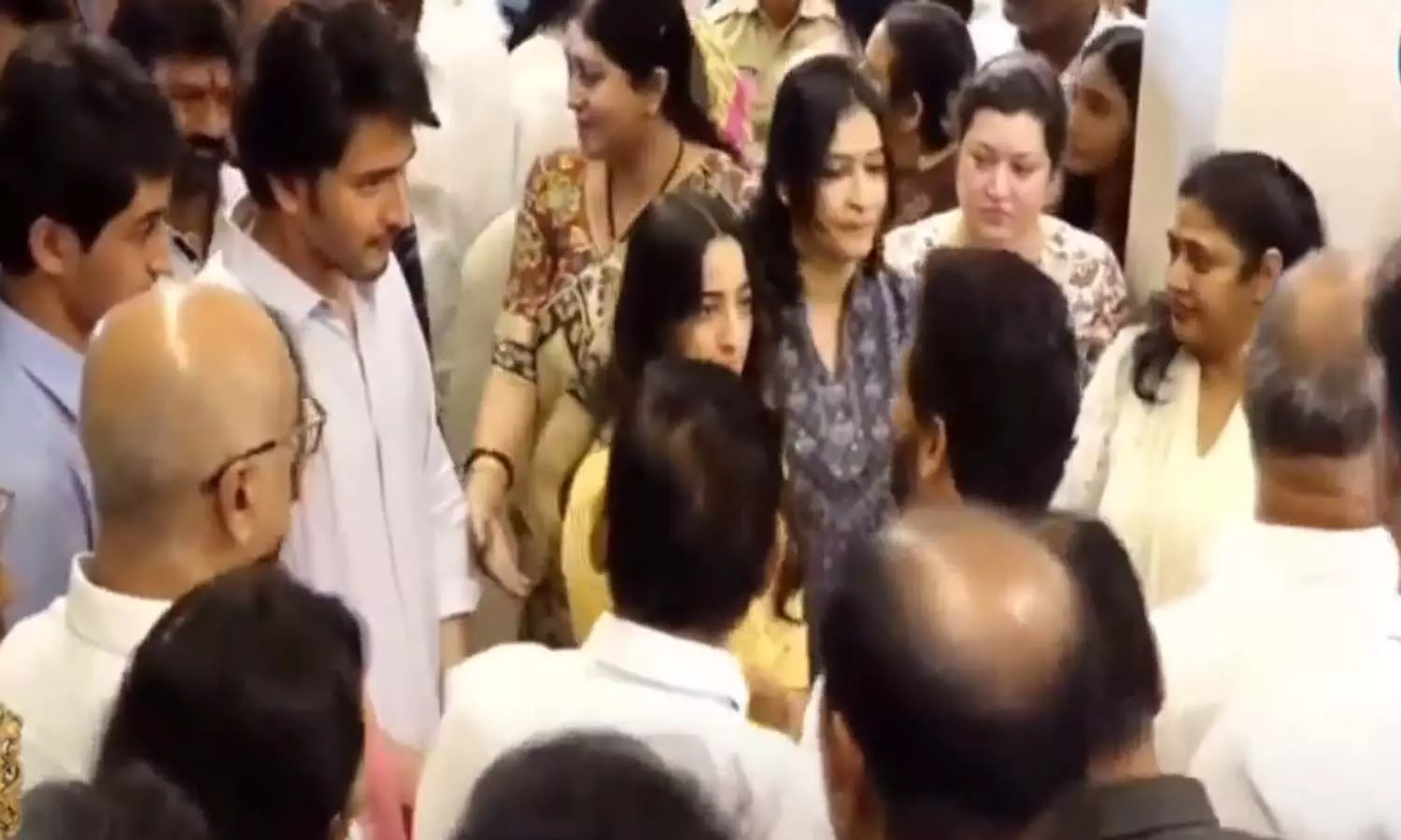 బాలకృష్ణకు ఎదురుగా జగన్.. ఏం జరిగిందంటే?