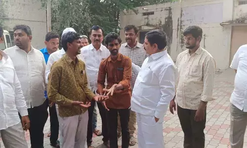 పోలీసుల అదుపులో మాజీ మంత్రి కాల్వ