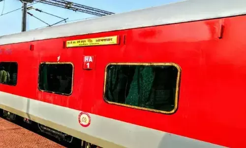 నవజీవన్‌ ఎక్స్‌ప్రెస్ లో మంటలు