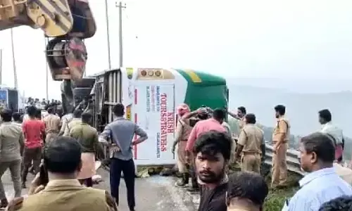 స్టీరింగ్ పట్టేయడంతోనే...?