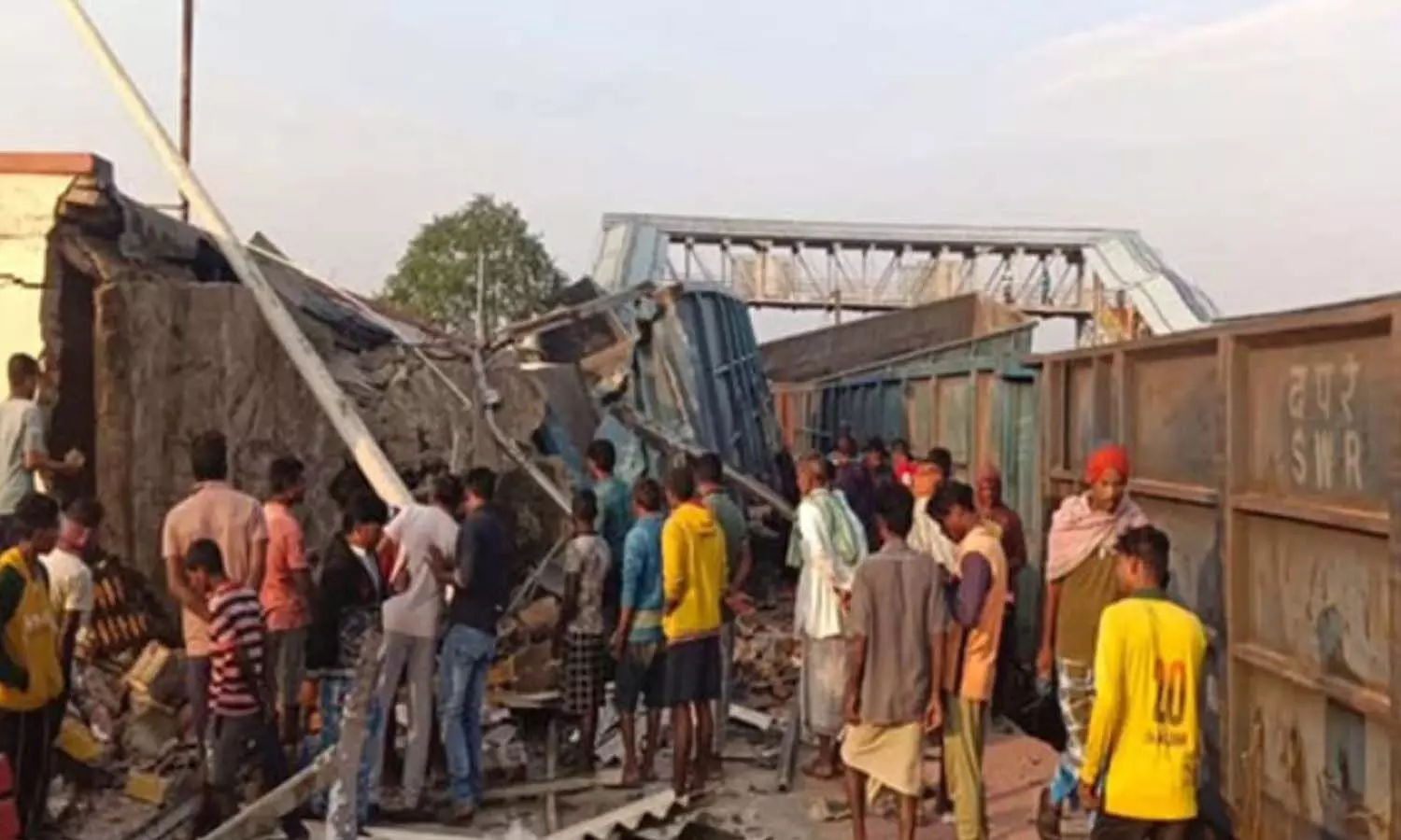 రైలు ప్రమాదం : ముగ్గురి మృతి