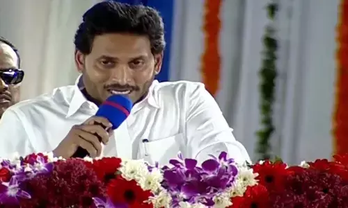 బాబులో భయం కనిపిస్తుంది : జగన్