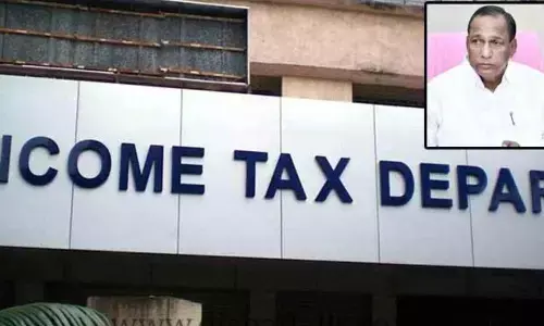 ఐటీ ముందుకు మల్లారెడ్డి కుటుంబ సభ్యులు