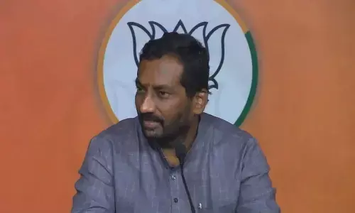 మల్లారెడ్డి సెల్‌ఫోన్ చెత్తబుట్టలో ఎందుకు?