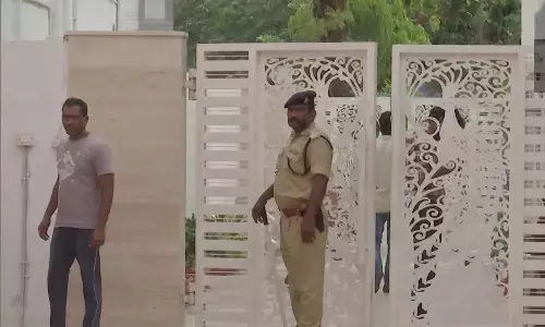 18 కోట్ల నగదు.. 15 కిలోల బంగారం సీజ్