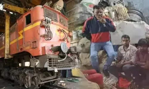 train engine robbery, bihar train repair yard