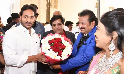 ఆలీ కుమార్తె వివాహ రిసెప్షన్ లో జగన్