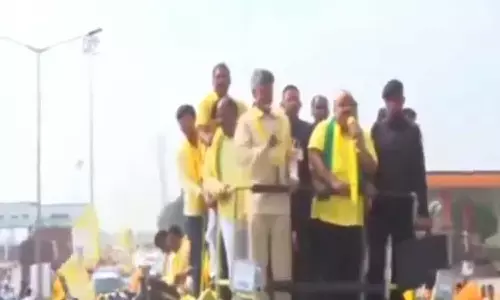 పోలవరం వద్ద ఉద్రిక్తత.. చంద్రబాబు ధర్నా