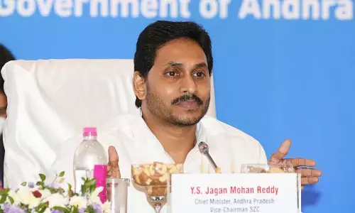 జగన్ ప్రకటన కోసం.. ఎదురు చూపులు