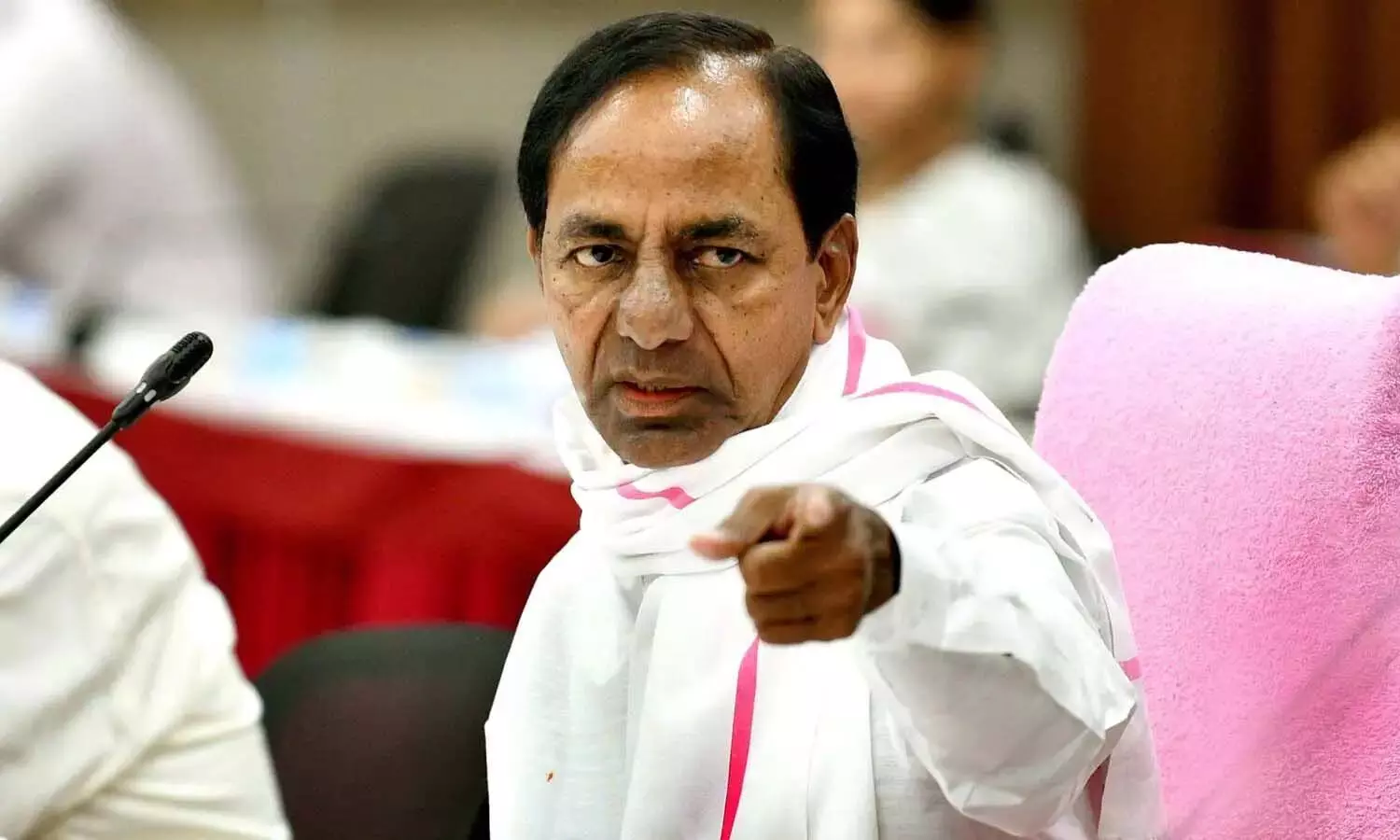 రాజ్భవన్ విందుకు కేసీఆర్ దూరం