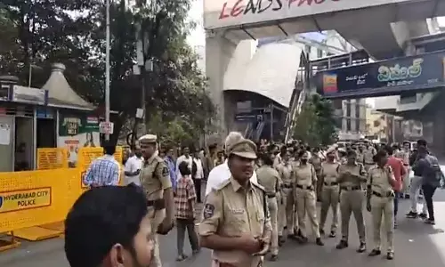 ఉద్రిక్తతగా మారిన రాజ్‌భవన్ ముట్టడి