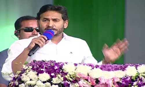 నా వెనక ఉన్నది ఆ నలుగురే
