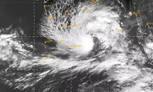 సాయంత్రానికి తుపానుగా మారనున్న తీవ్ర వాయుగుండం..తీర ప్రాంతాలకు భారీ వర్షసూచన