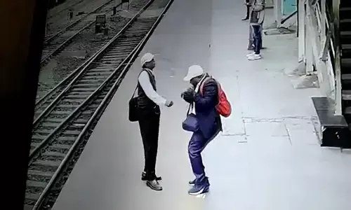 kharagpur railway station incident