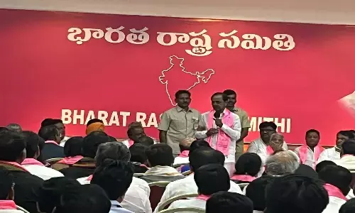 కర్ణాటక ఎన్నికల్లో పోటీ చేస్తాం : కేసీఆర్