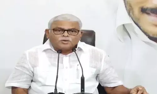 పాలిటిక్స్ లో పవన్ జోకర్