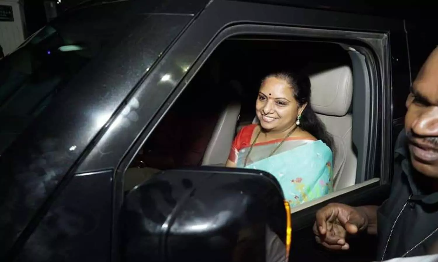 షర్మిలను లైట్ గా తీసుకోండి షర్మిలను లైట్ గా తీసుకోండి