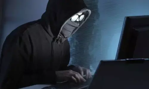 man losses 50 lakhs in delhi