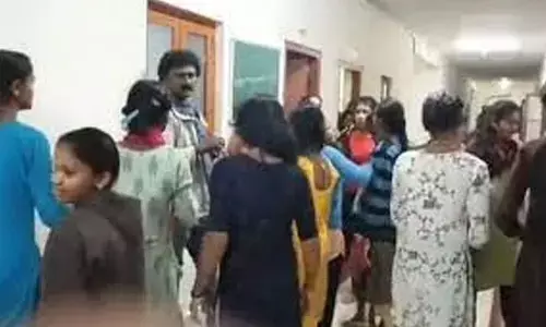 students beats head master, physical assault