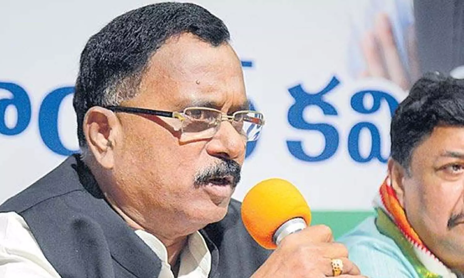 మల్లురవి పై కేసు నమోదు