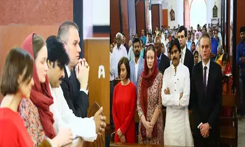 పవన్ సర్ప్రైజ్ గిఫ్ట్ లు.. వారికి మాత్రమే