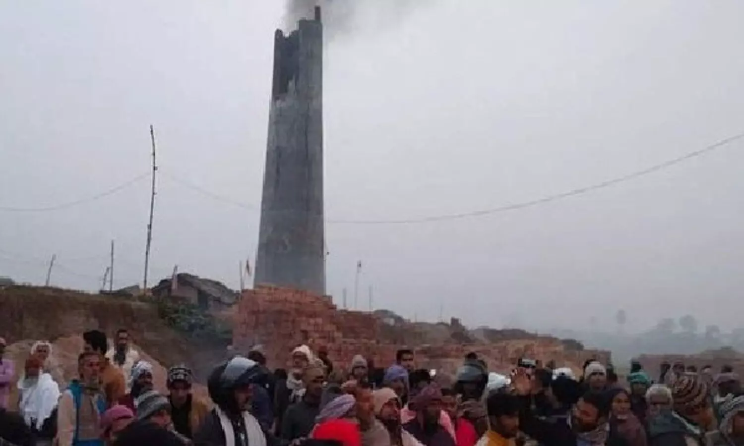 పేలిన చిమ్నీ.. 9 మంది దుర్మరణం